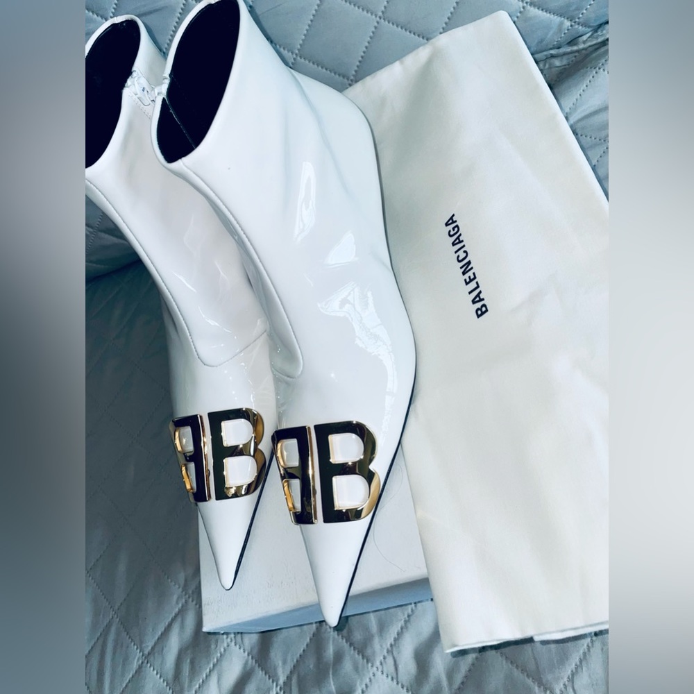 HOT! Brand New Balenciaga ankle boots patent leather with gold BB logo - Picture 3 of 7